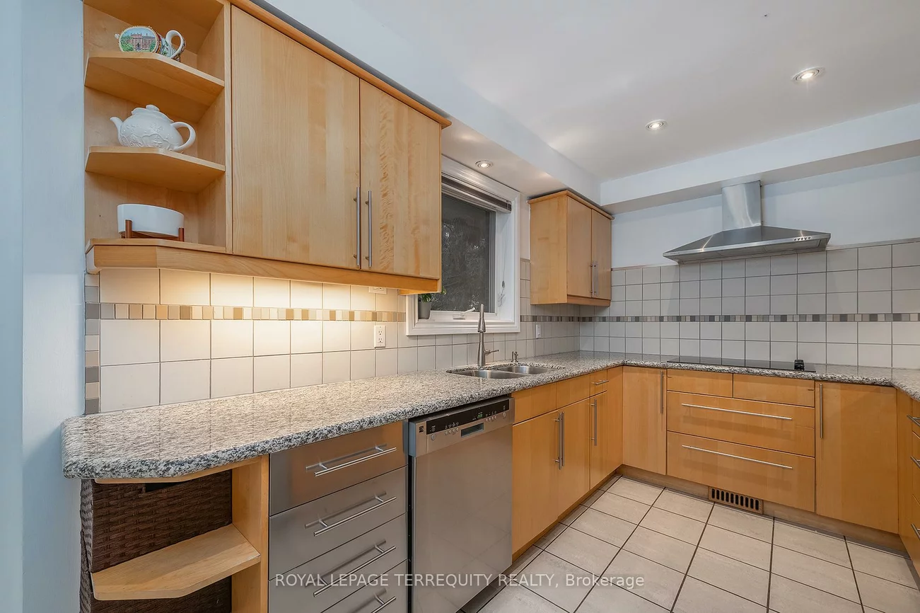 6, Earlington, Kingsway South, Toronto