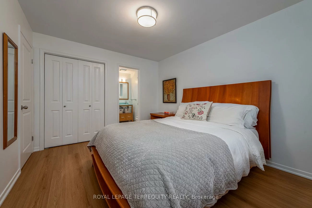 6, Earlington, Kingsway South, Toronto