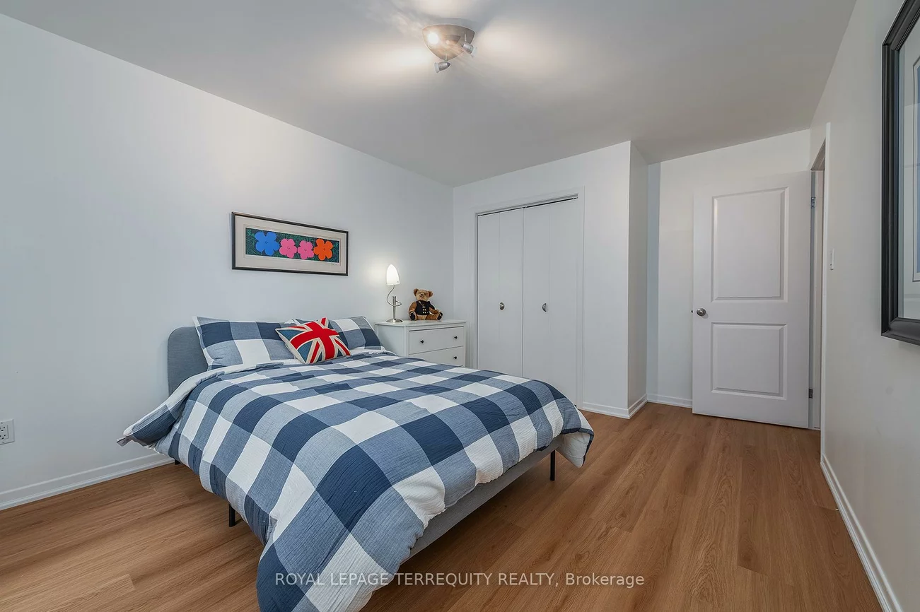 6, Earlington, Kingsway South, Toronto