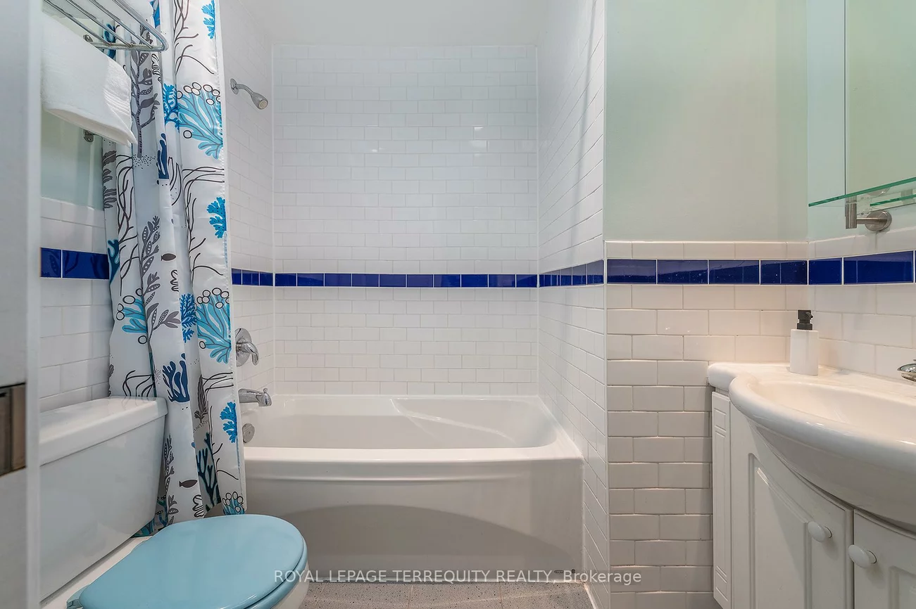 6, Earlington, Kingsway South, Toronto
