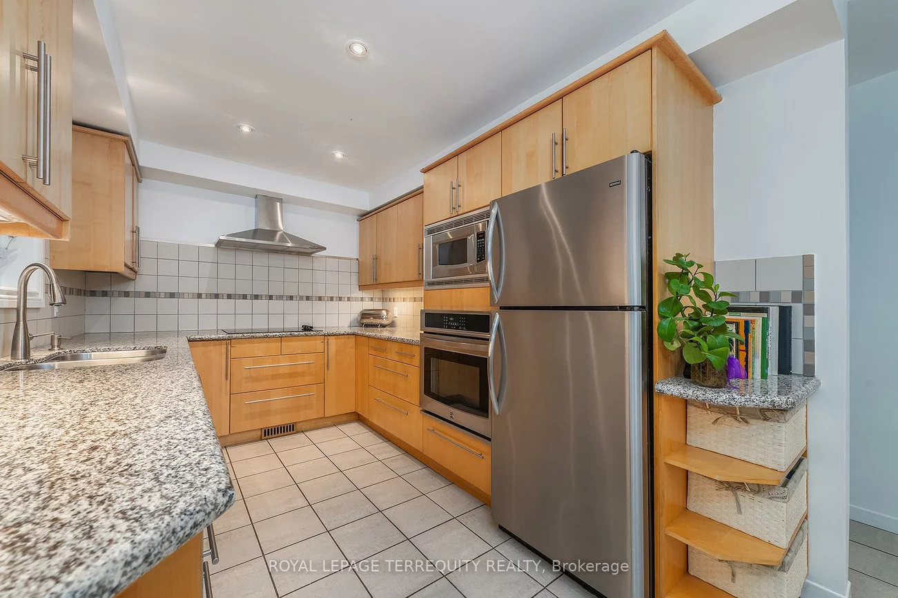6, Earlington, Kingsway South, Toronto