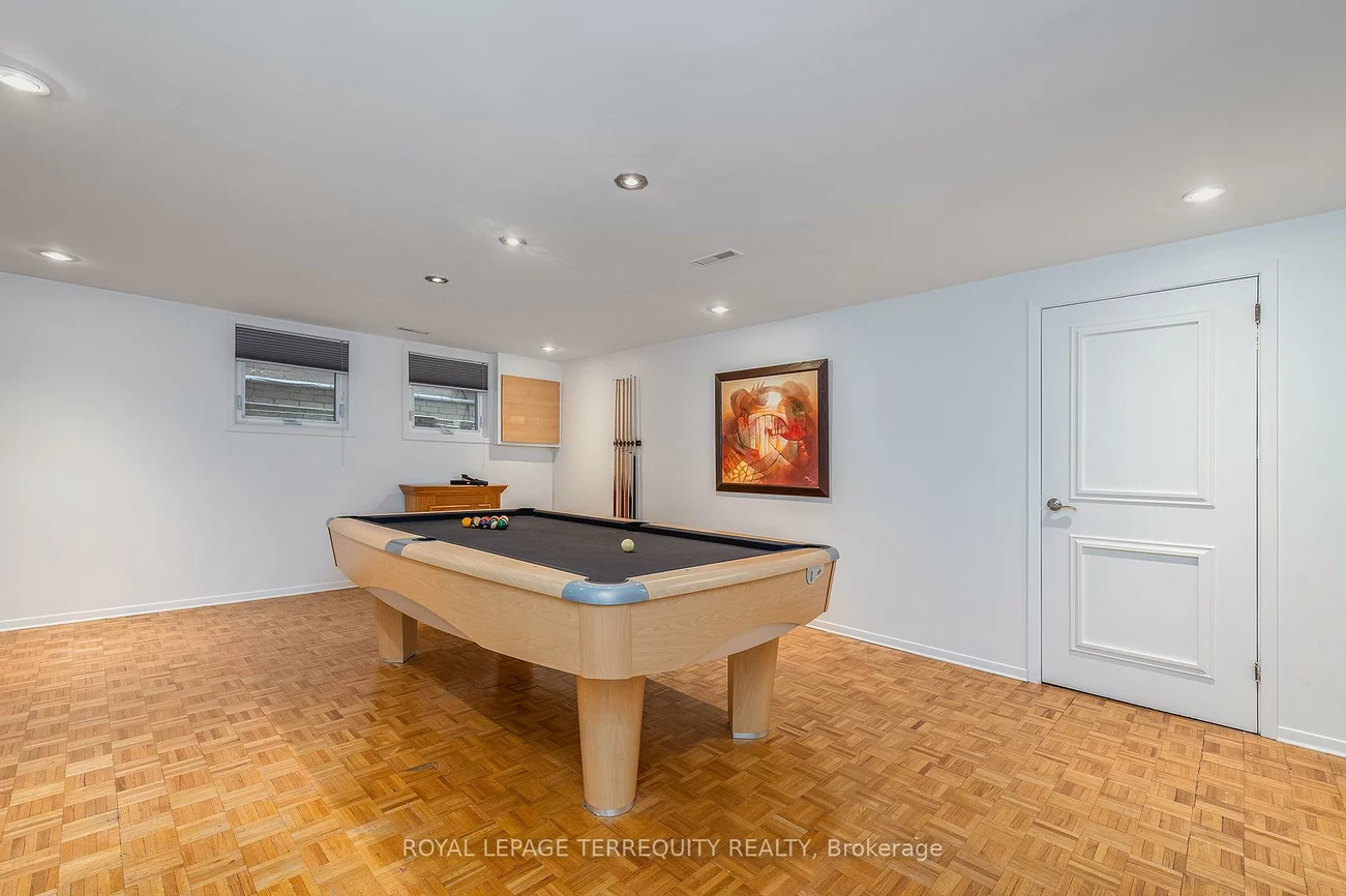 6, Earlington, Kingsway South, Toronto