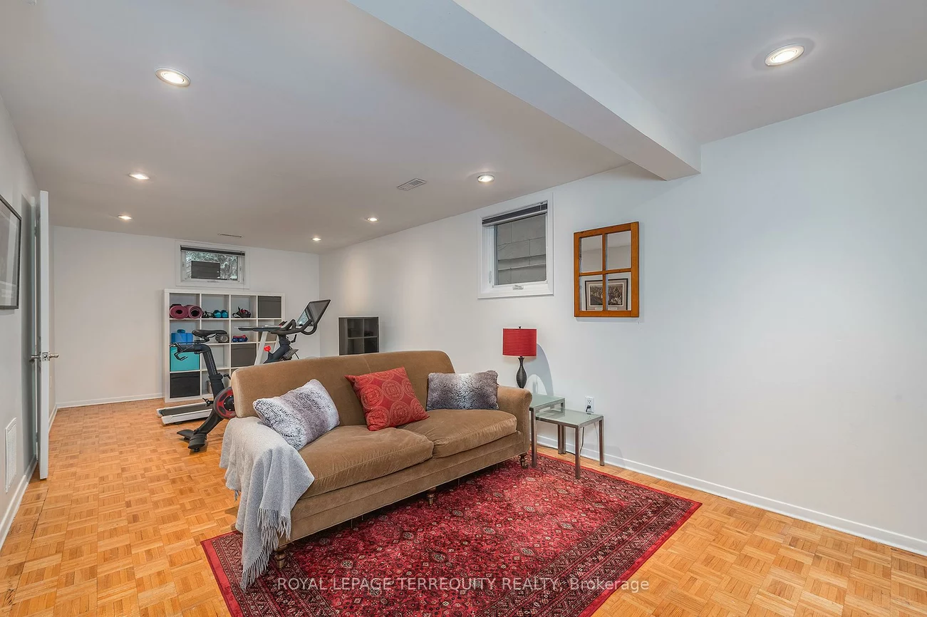 6, Earlington, Kingsway South, Toronto