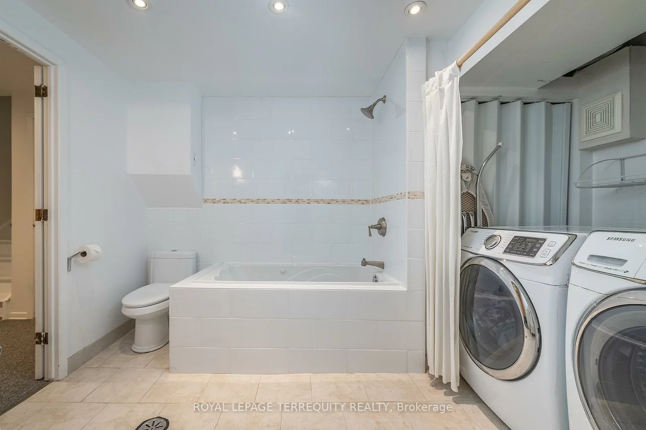 6, Earlington, Kingsway South, Toronto