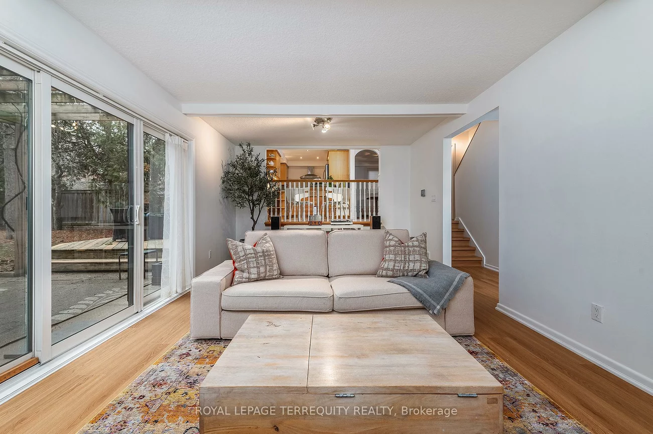 6, Earlington, Kingsway South, Toronto