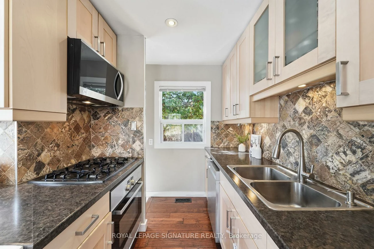 33, Cochrane, Stonegate-Queensway, Toronto