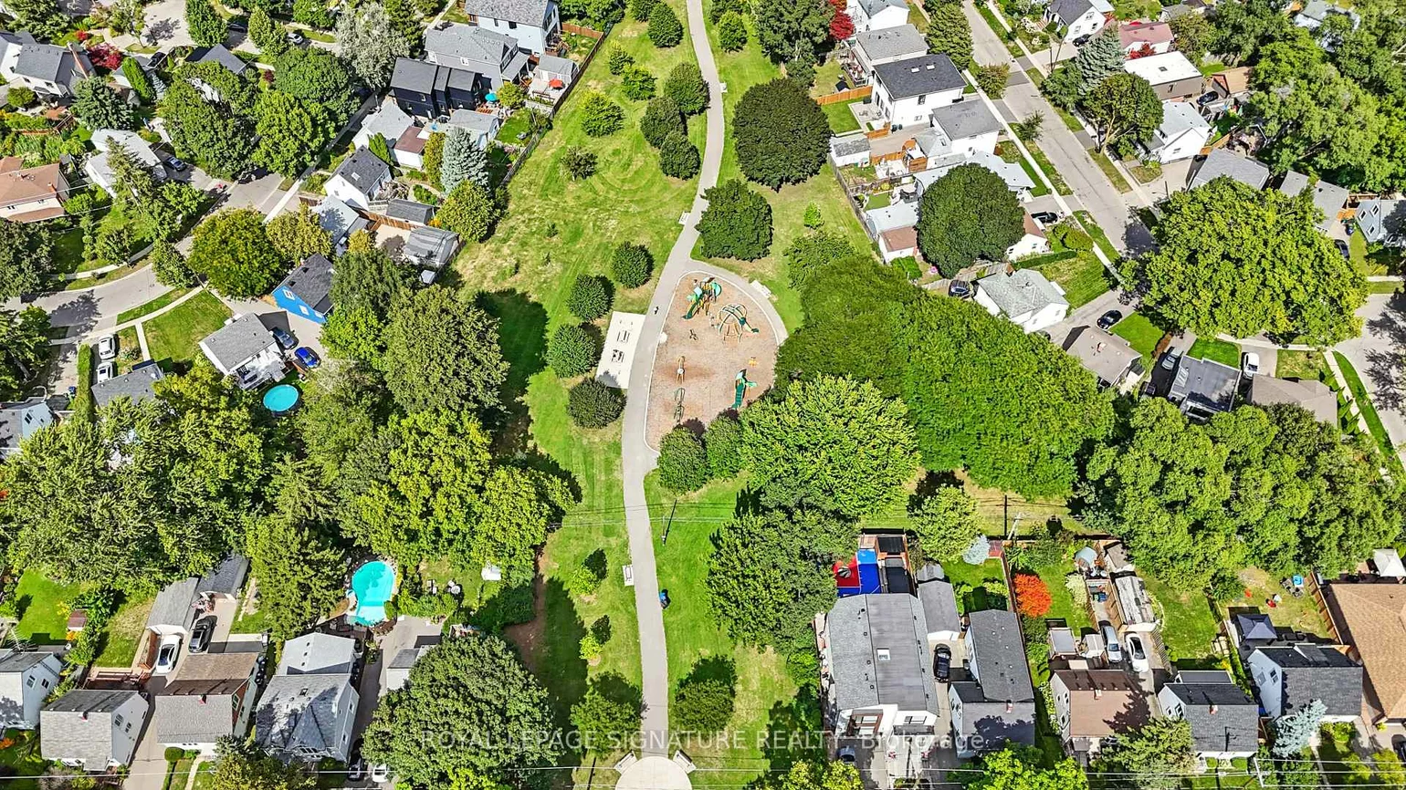 33, Cochrane, Stonegate-Queensway, Toronto