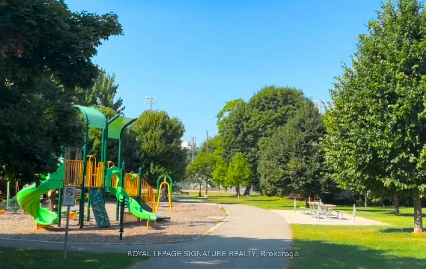 33, Cochrane, Stonegate-Queensway, Toronto