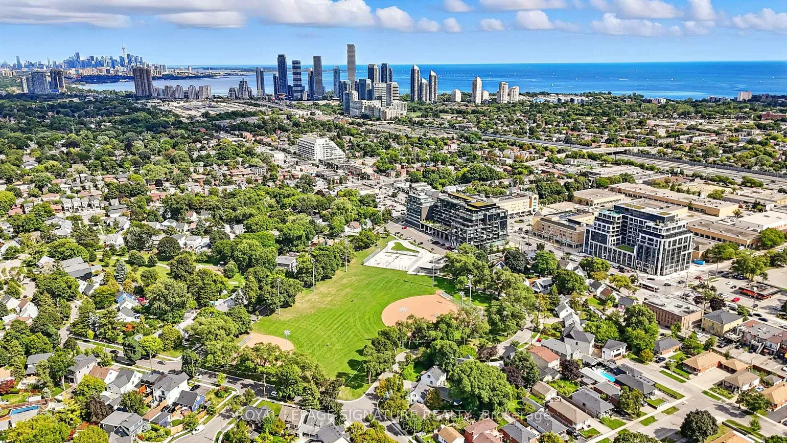 33, Cochrane, Stonegate-Queensway, Toronto