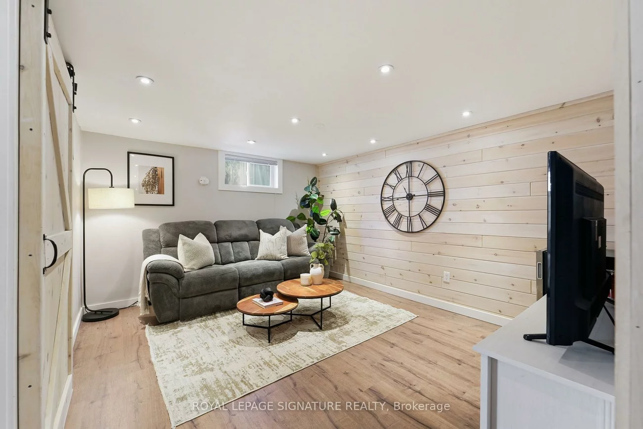 33, Cochrane, Stonegate-Queensway, Toronto