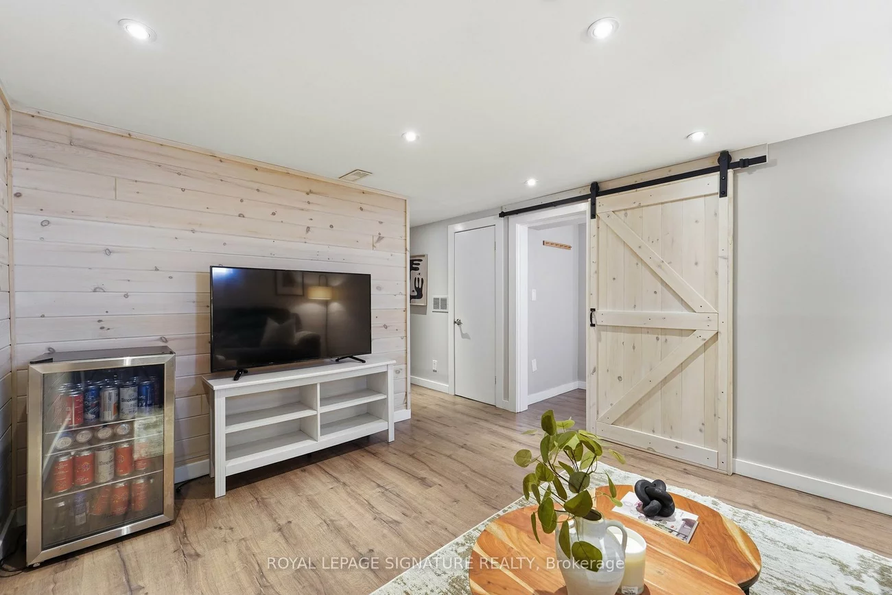 33, Cochrane, Stonegate-Queensway, Toronto