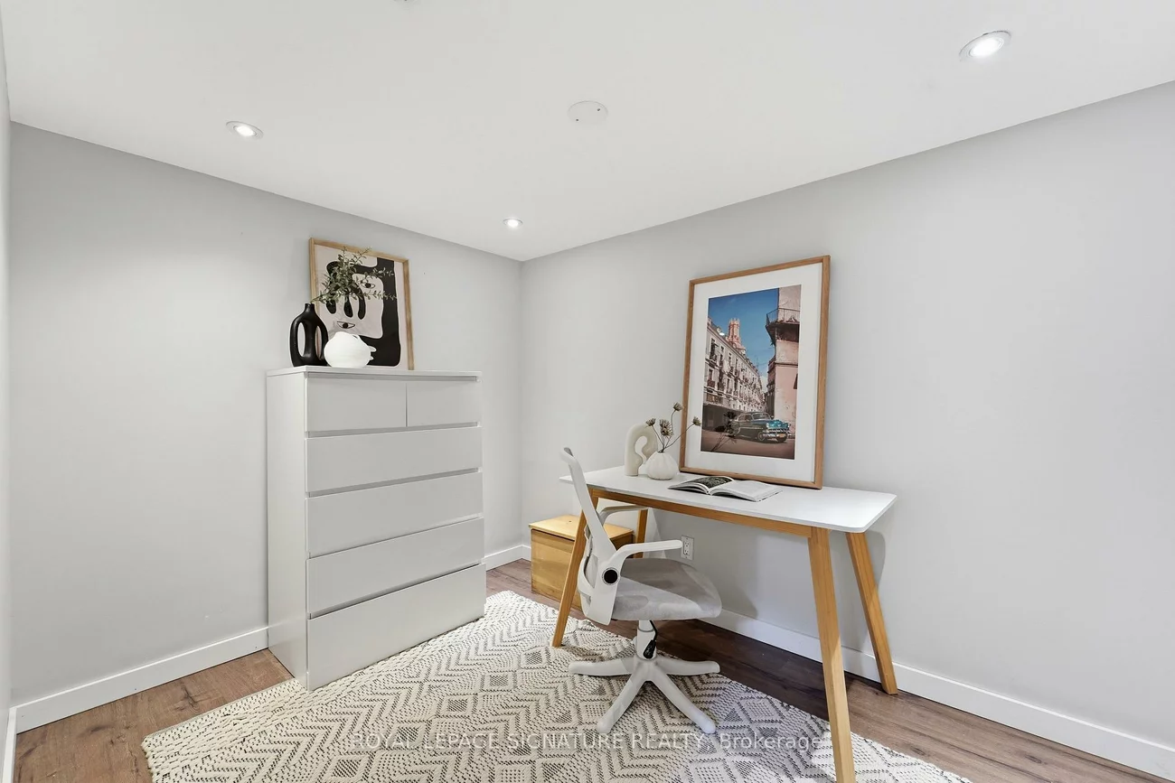 33, Cochrane, Stonegate-Queensway, Toronto