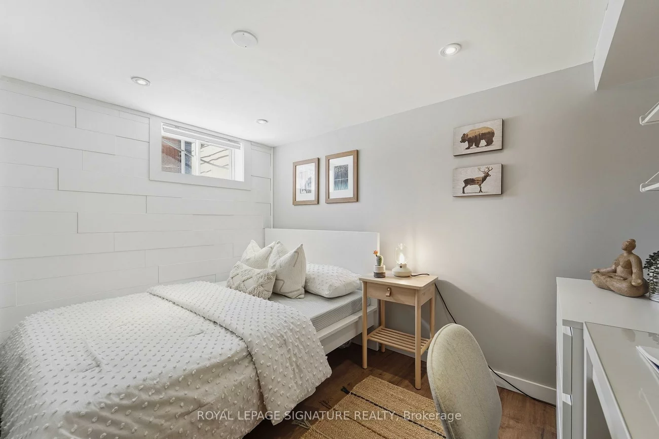 33, Cochrane, Stonegate-Queensway, Toronto