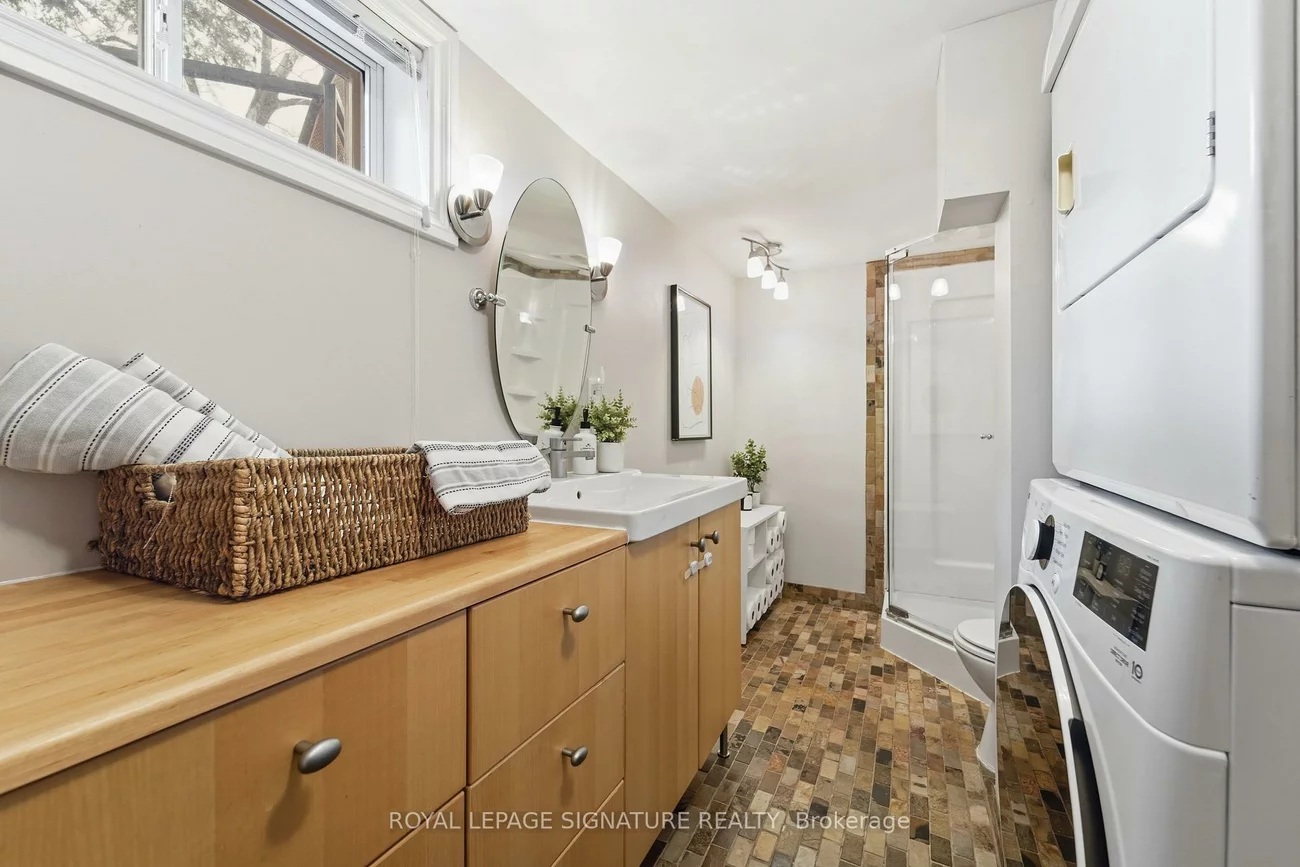 33, Cochrane, Stonegate-Queensway, Toronto