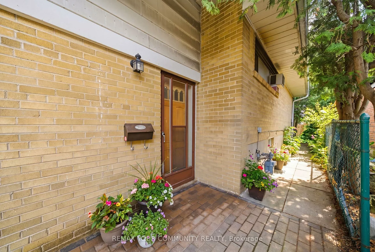 25, Fordwich, Rexdale-Kipling, Toronto