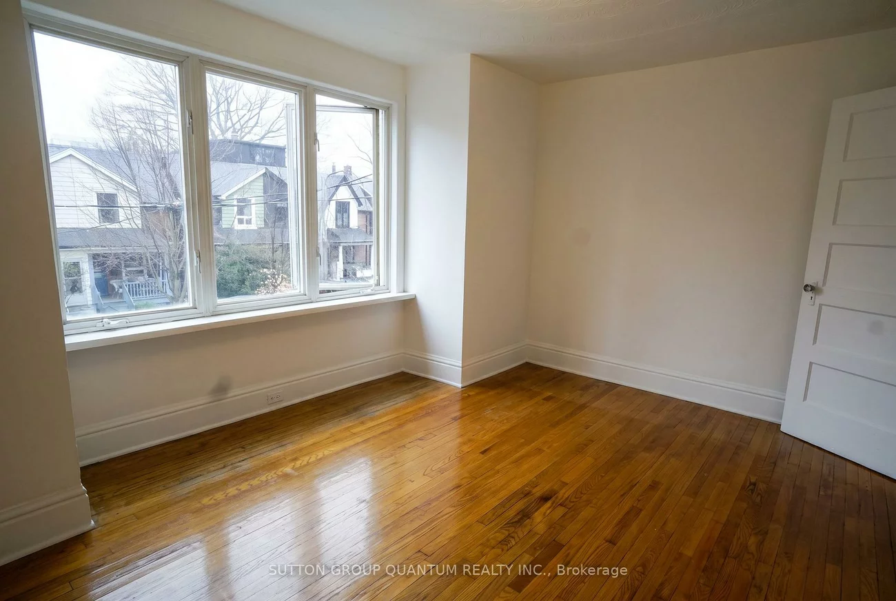 28, Silver, Roncesvalles, Toronto