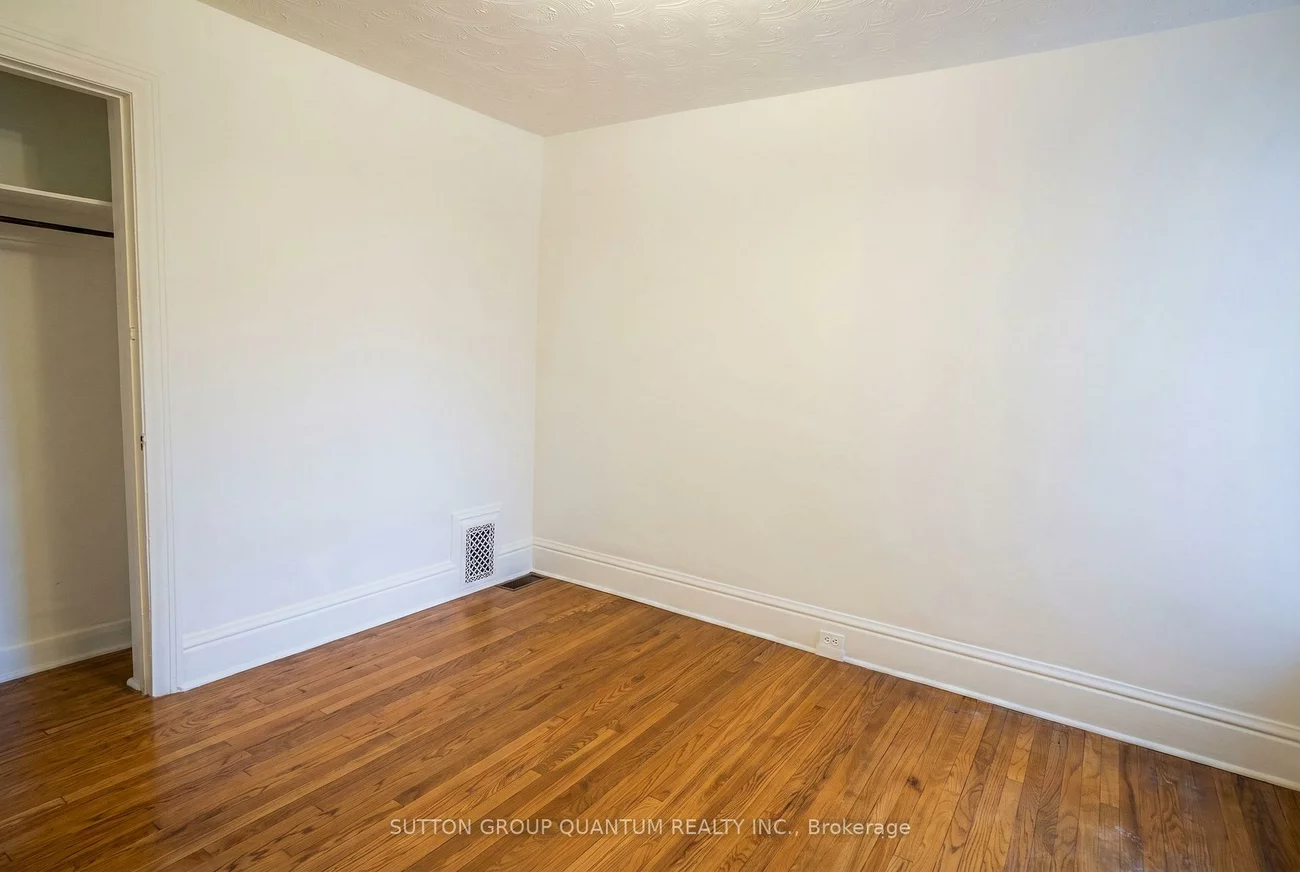 28, Silver, Roncesvalles, Toronto