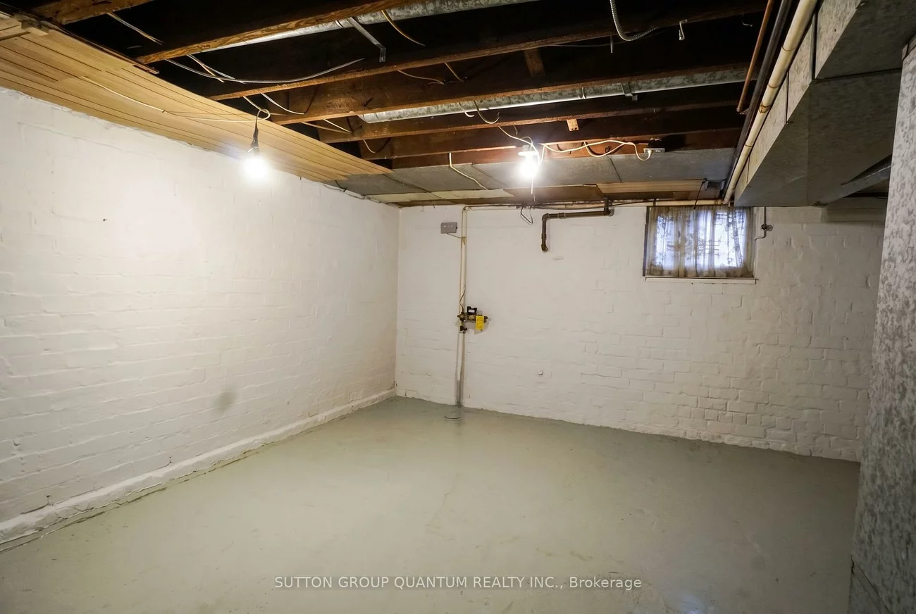 28, Silver, Roncesvalles, Toronto