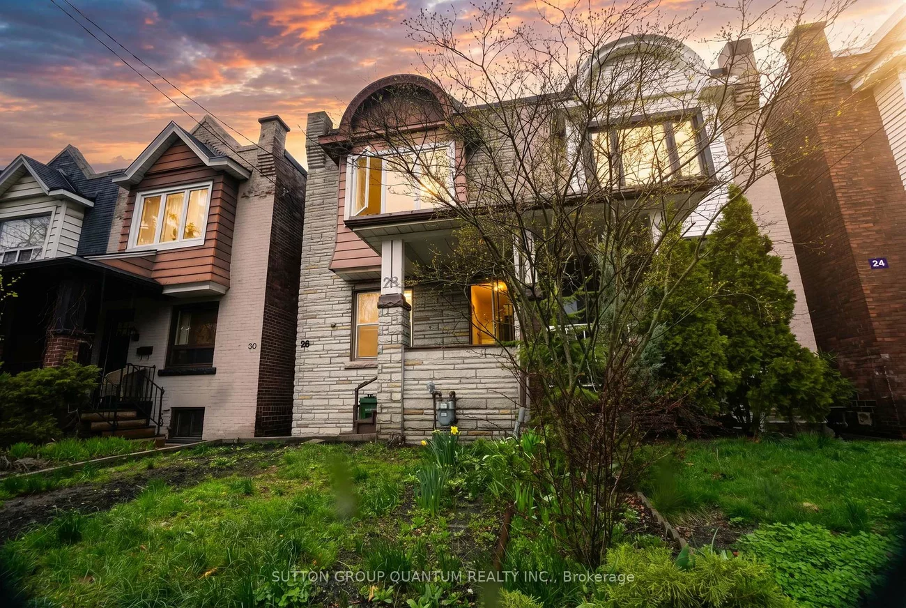 28, Silver, Roncesvalles, Toronto