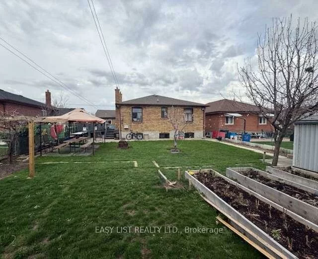 49, Blaydon, Downsview-Roding-CFB, Toronto