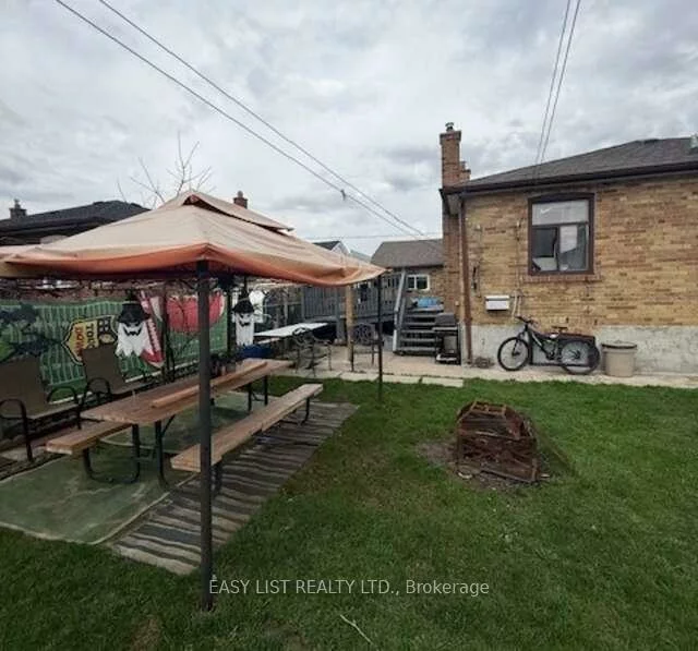 49, Blaydon, Downsview-Roding-CFB, Toronto