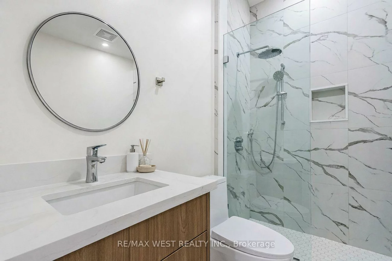 29, Blaketon, Islington-City Centre West, Toronto