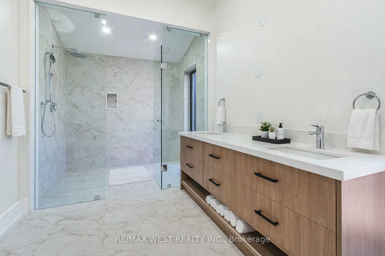 29, Blaketon, Islington-City Centre West, Toronto