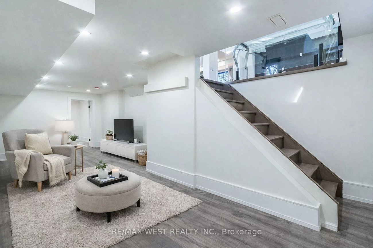 29, Blaketon, Islington-City Centre West, Toronto