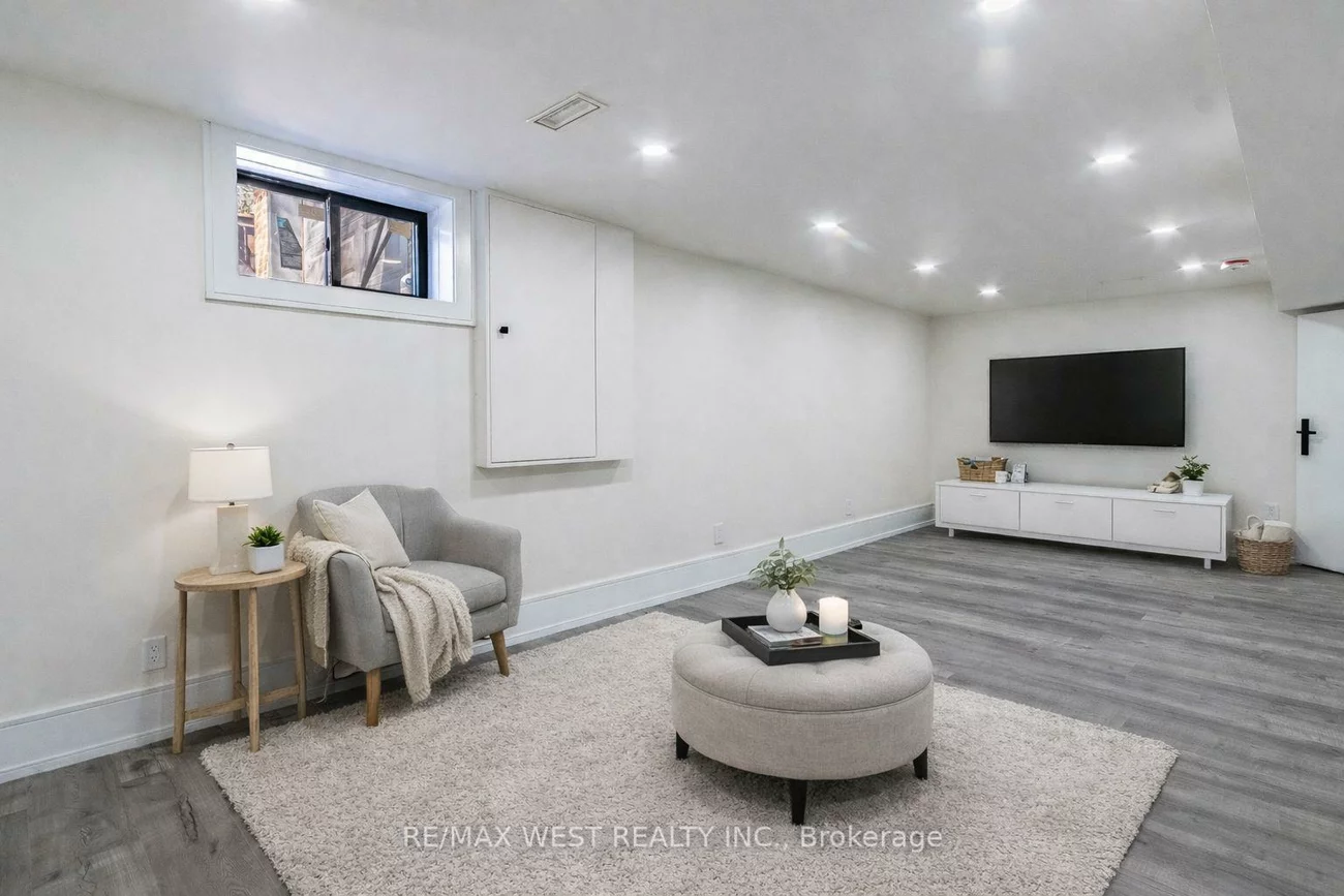 29, Blaketon, Islington-City Centre West, Toronto