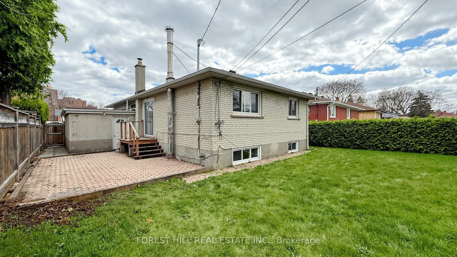 8, Summerfield, Eringate-Centennial-West Deane, Toronto