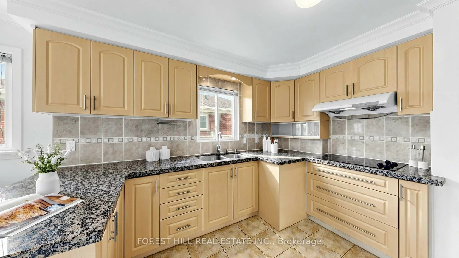 8, Summerfield, Eringate-Centennial-West Deane, Toronto