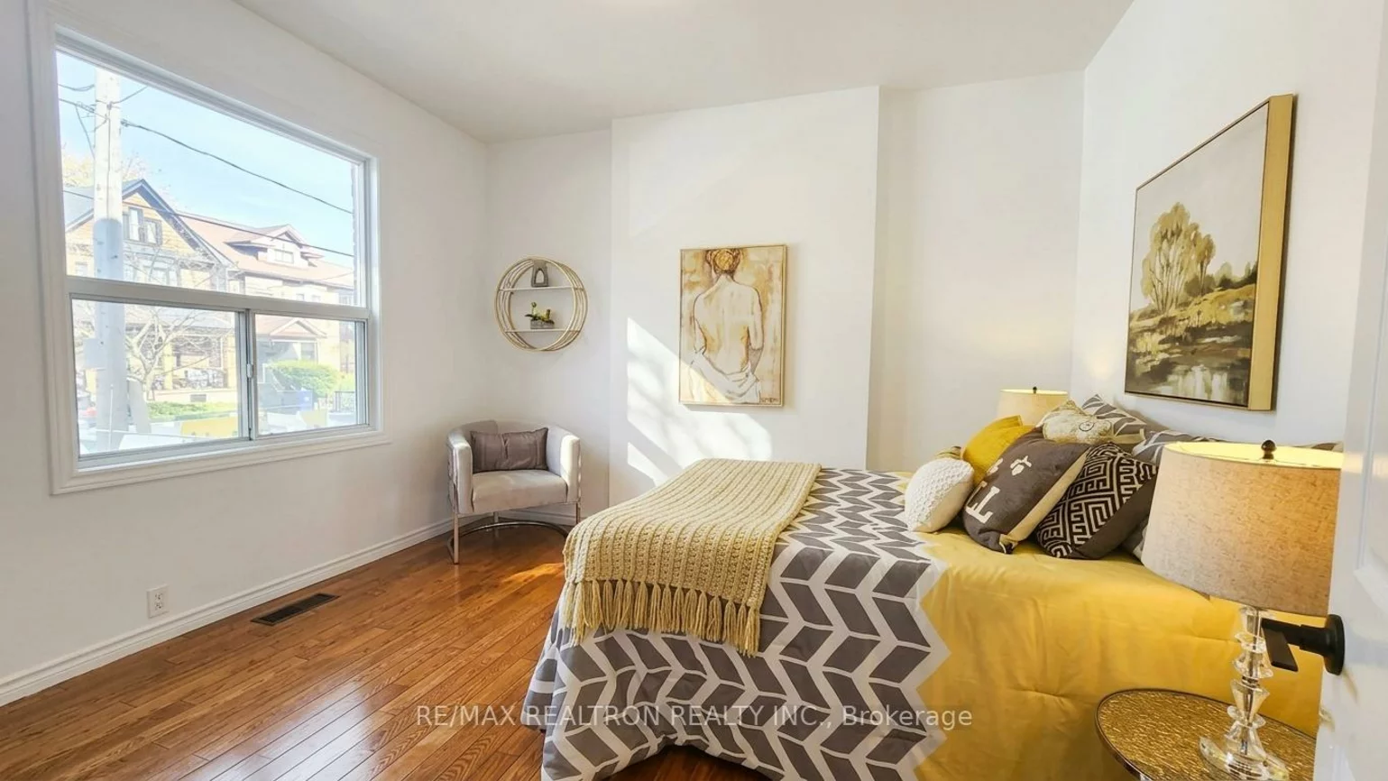 318, Westmoreland, Dovercourt-Wallace Emerson-Junction, Toronto