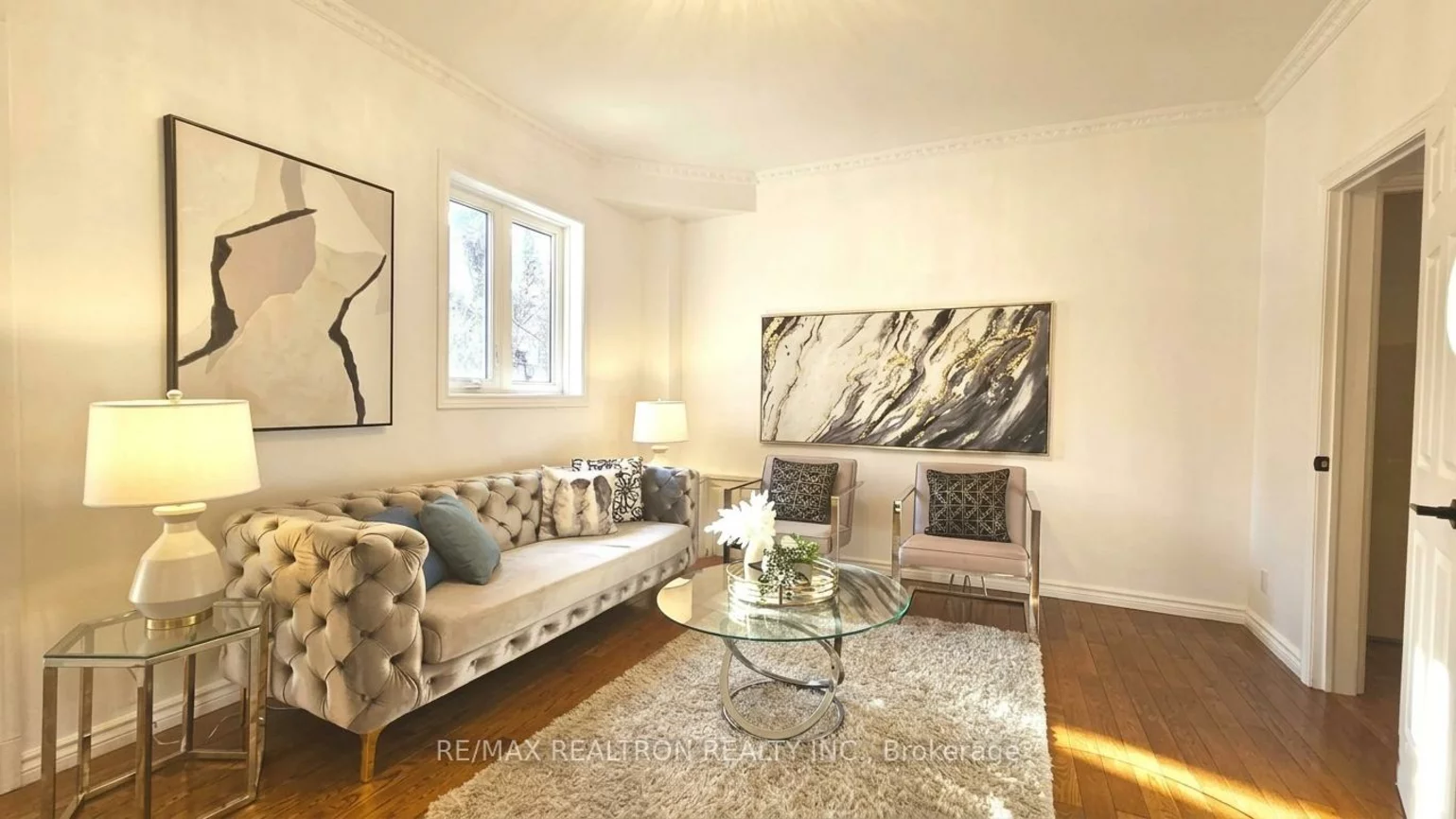 318, Westmoreland, Dovercourt-Wallace Emerson-Junction, Toronto