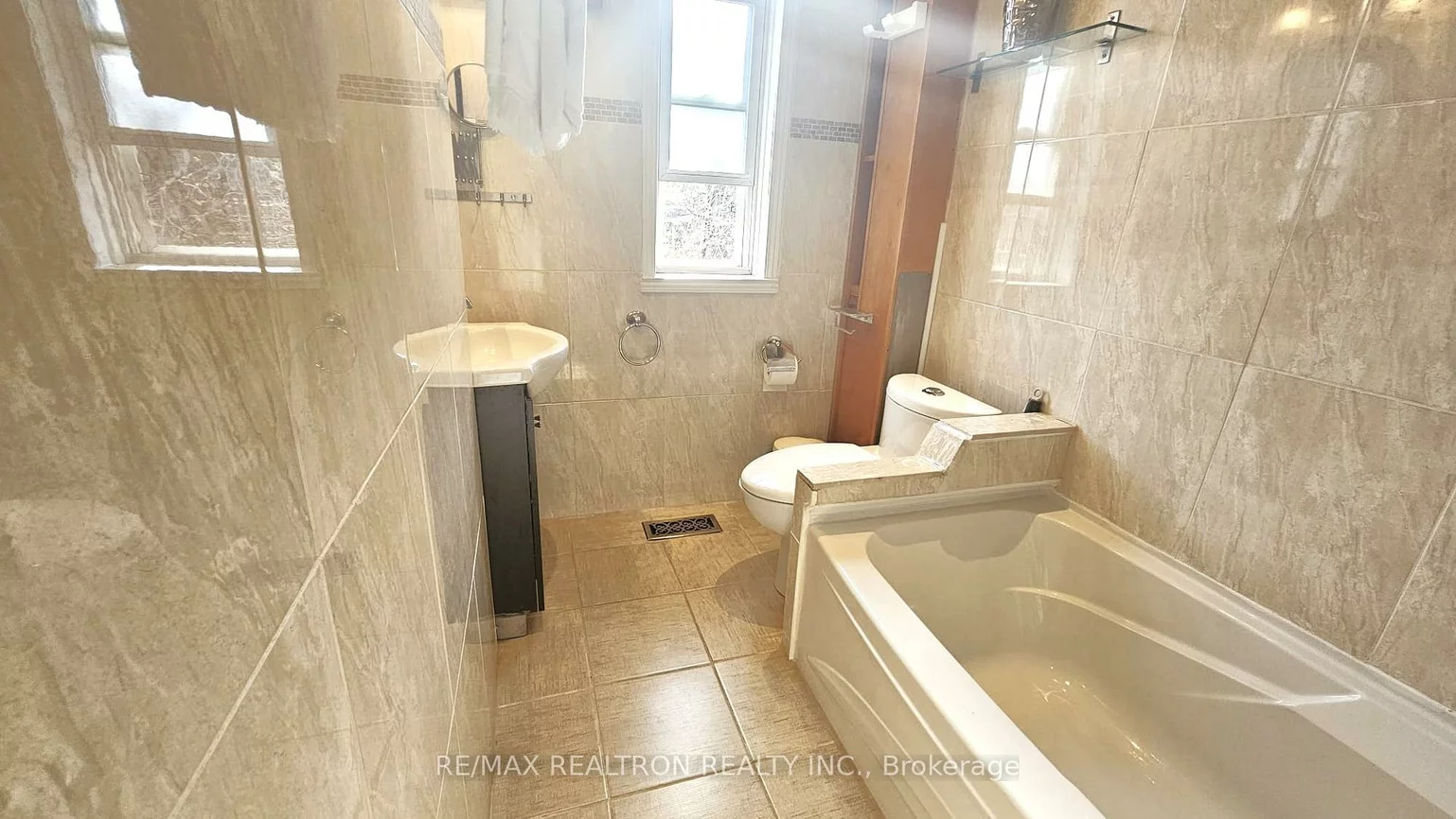 318, Westmoreland, Dovercourt-Wallace Emerson-Junction, Toronto