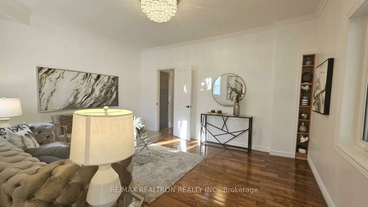 318, Westmoreland, Dovercourt-Wallace Emerson-Junction, Toronto