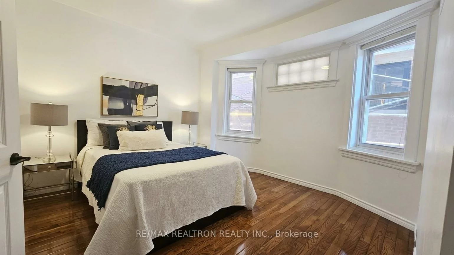 318, Westmoreland, Dovercourt-Wallace Emerson-Junction, Toronto