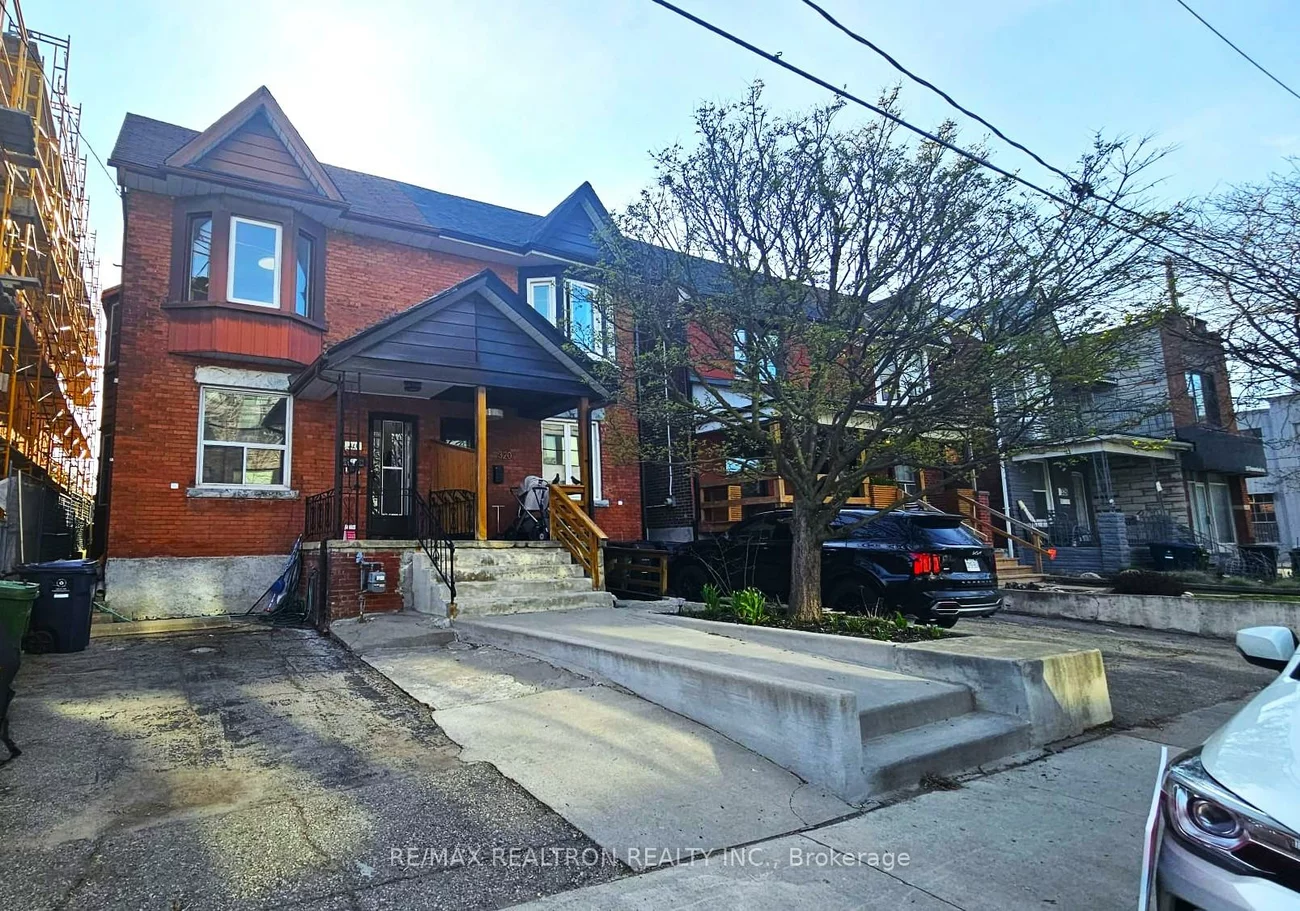 318, Westmoreland, Dovercourt-Wallace Emerson-Junction, Toronto