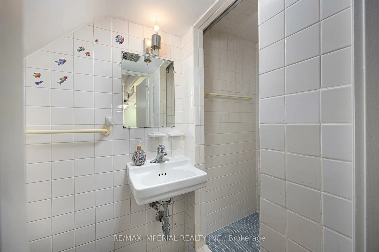 7, Doddington, Stonegate-Queensway, Toronto