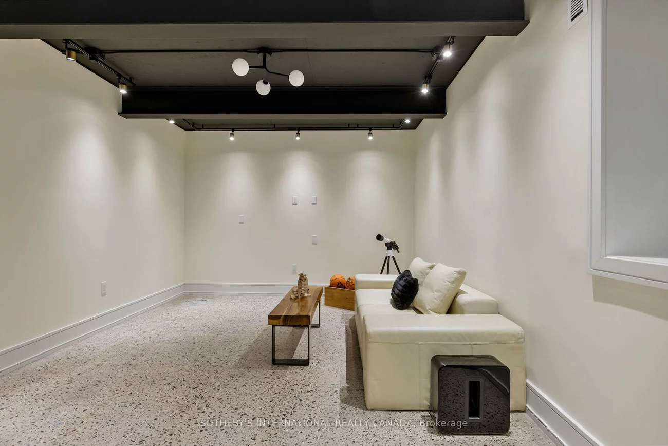 85, Kingsway, Kingsway South, Toronto