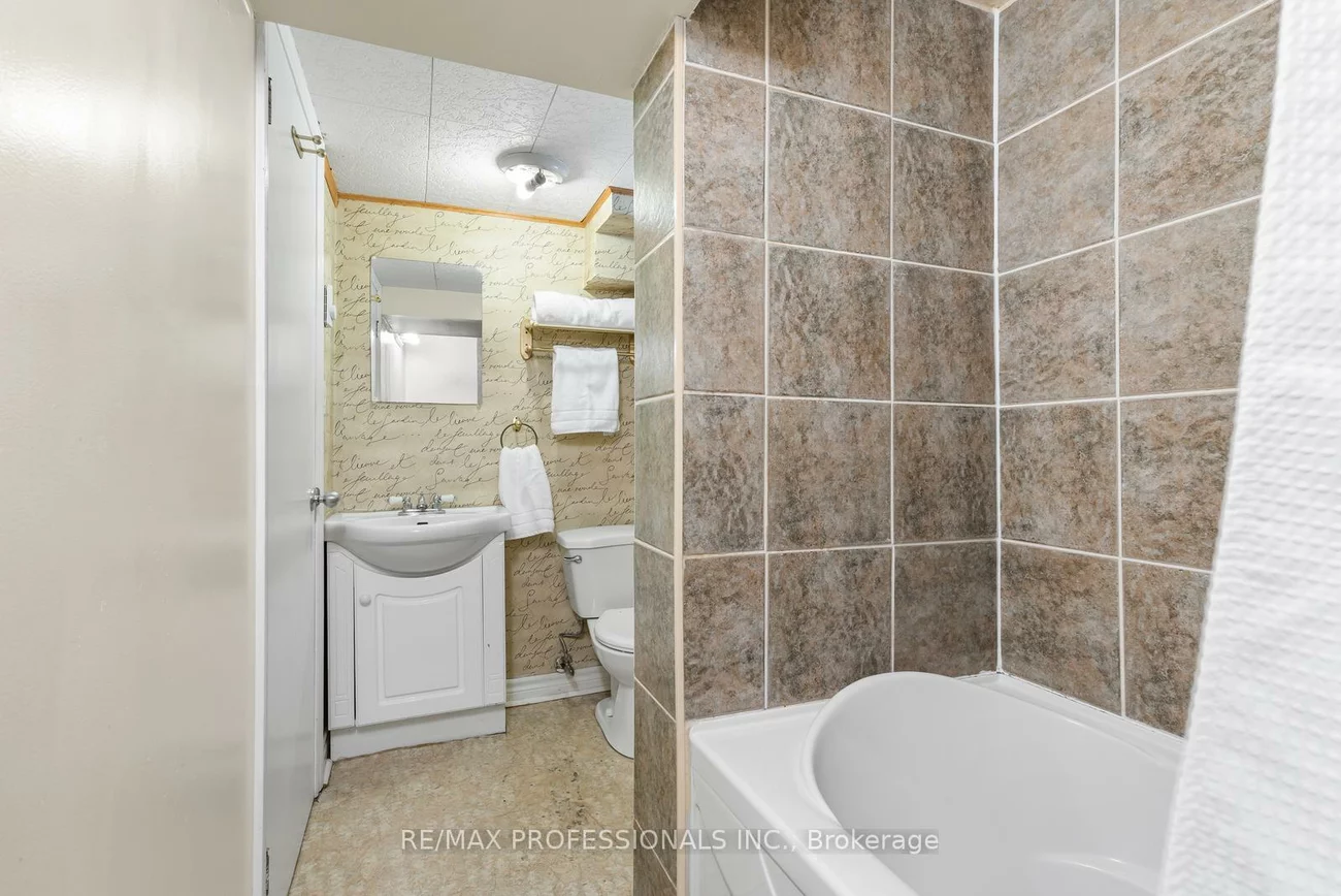 25, Charleston, Islington-City Centre West, Toronto