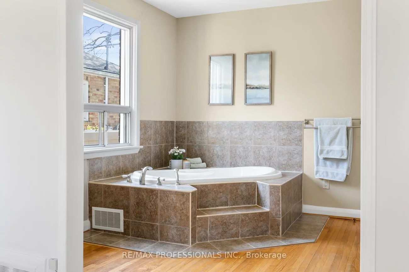 25, Charleston, Islington-City Centre West, Toronto