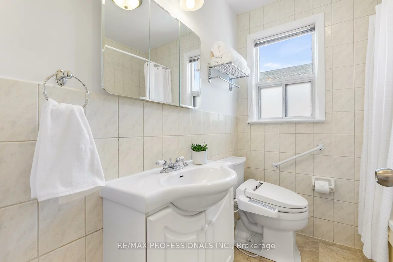 25, Charleston, Islington-City Centre West, Toronto