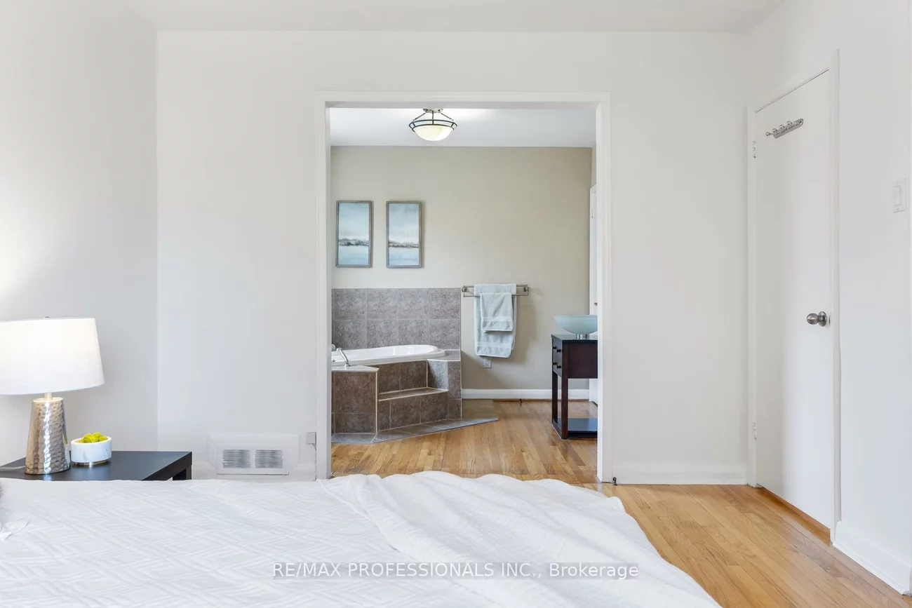 25, Charleston, Islington-City Centre West, Toronto