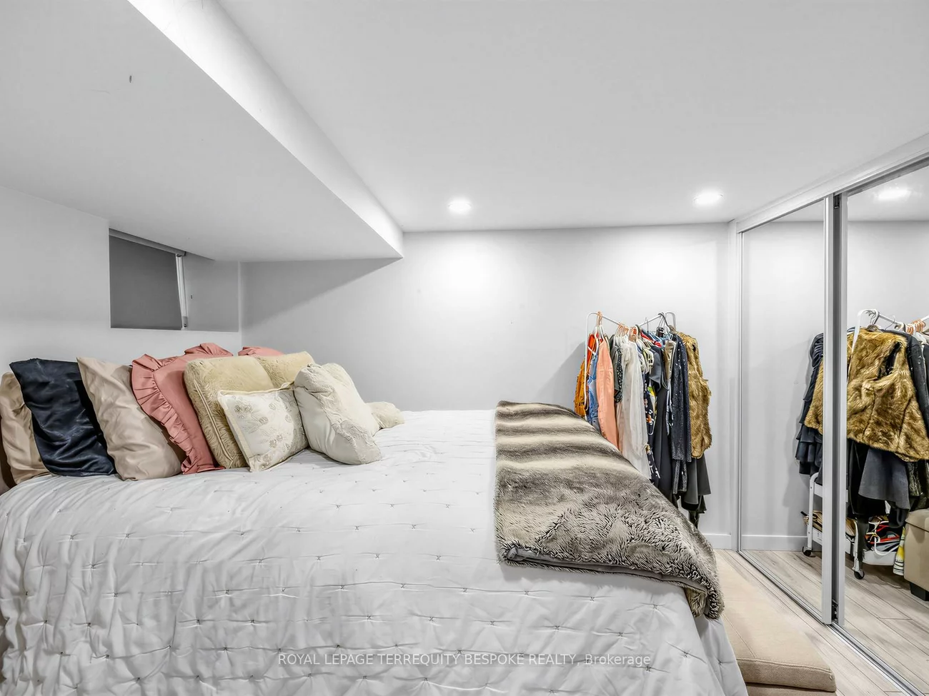 61, Chelsea, High Park North, Toronto