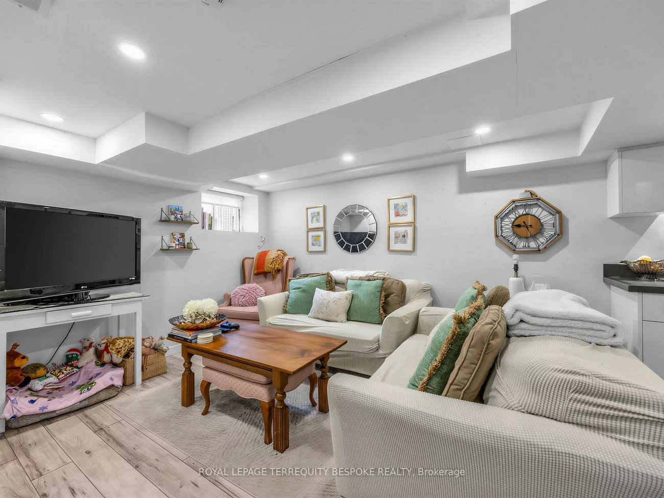 61, Chelsea, High Park North, Toronto