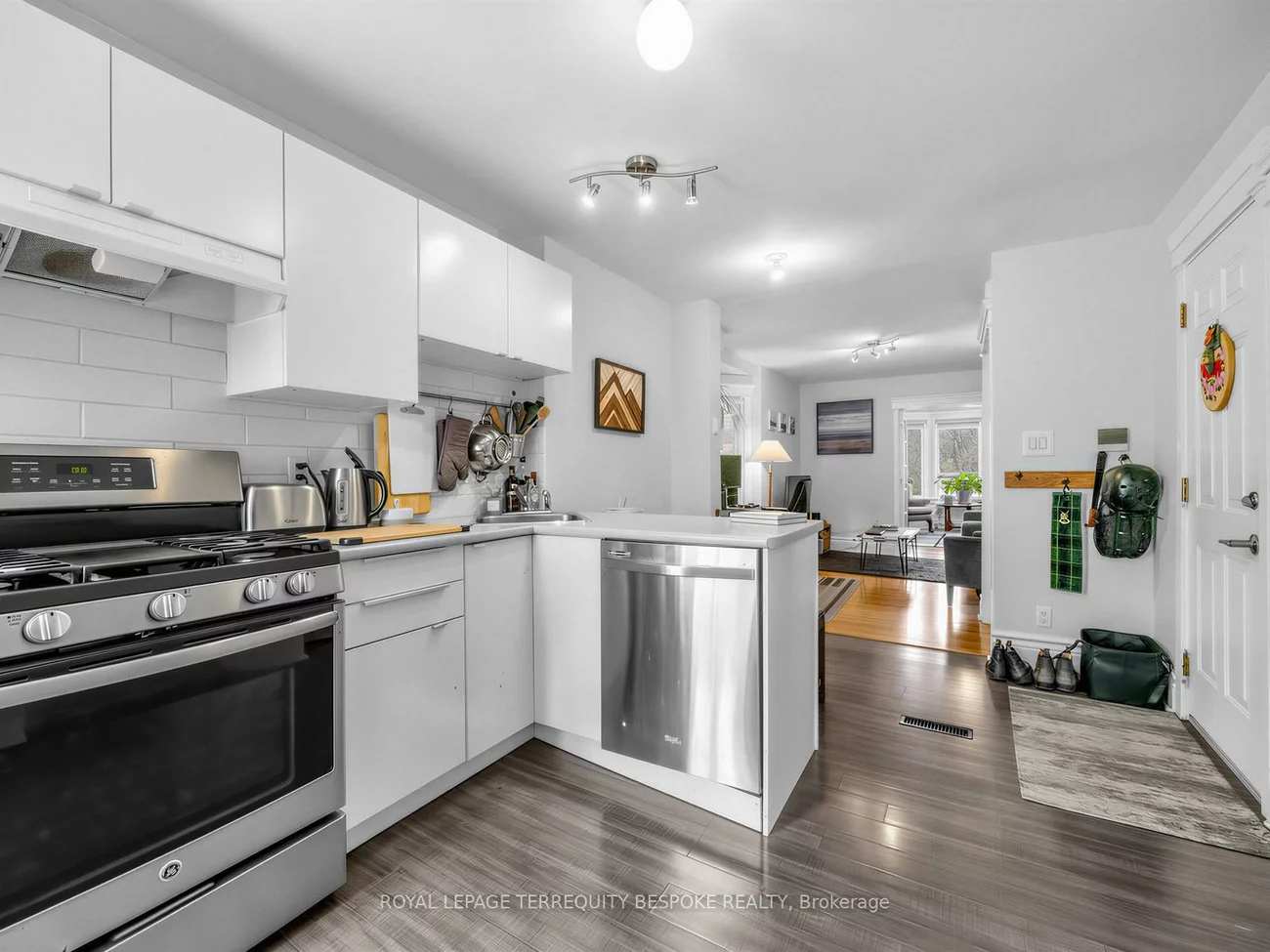 61, Chelsea, High Park North, Toronto