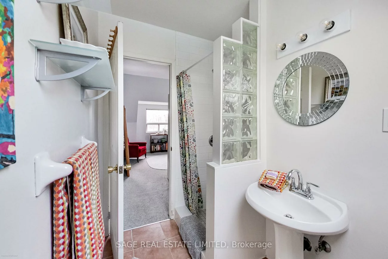 62A, Galley, Roncesvalles, Toronto