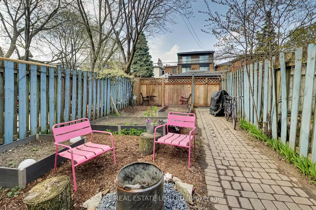 62A, Galley, Roncesvalles, Toronto