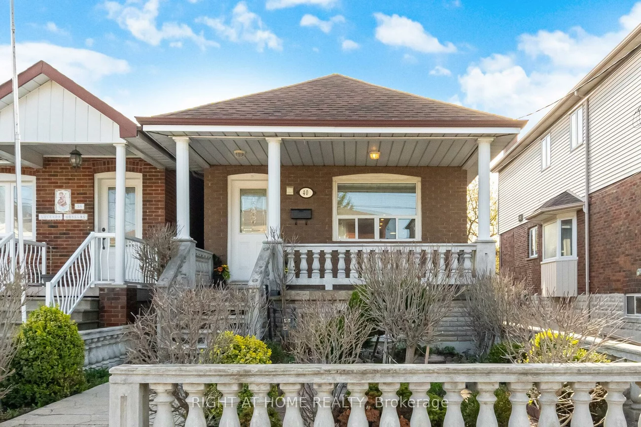 40, Sanderstead, Briar Hill-Belgravia, Toronto
