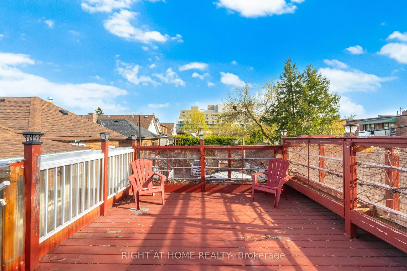 40, Sanderstead, Briar Hill-Belgravia, Toronto